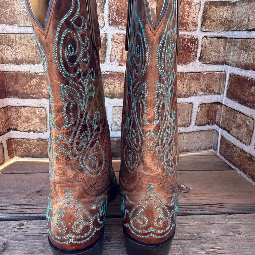 Brown and teal
Old Gringo 9 - Picture 4 of 8